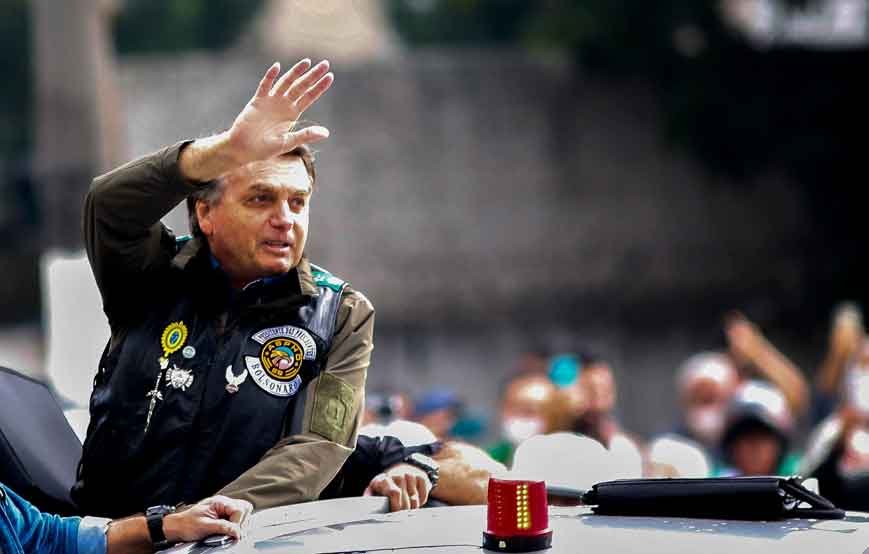 Por que tanta gente apoia atitudes negativas do presidente Jair Bolsonaro? - MIGUL SCHINCARIOL/AFP
