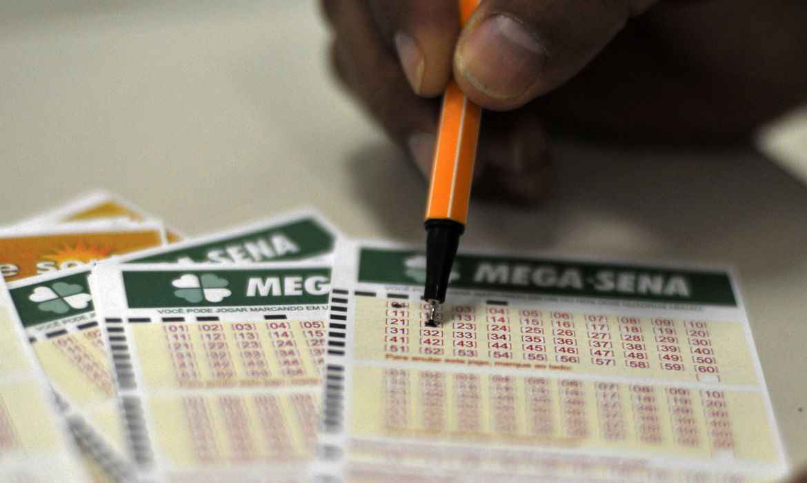 Mega-Sena concurso 2.380: sortudo de Santa Catarina leva R$ 43 milhões - Marcello Casal Jr./Agência Brasil