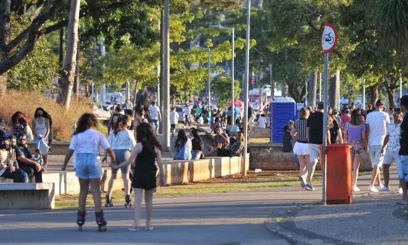 Pampulha, em BH, tem domingo lotado com reabertura de parques - Alexandre Guzanshe/EM/D.A Press