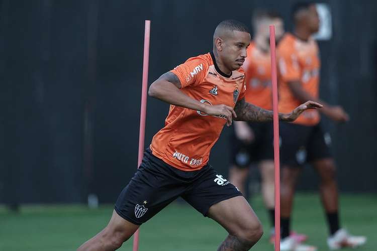 Atlético: Jair diz que não quer ser poupado e elogia esquema de Cuca - Volante foi titular do Atlético na vitória sobre o São Paulo 