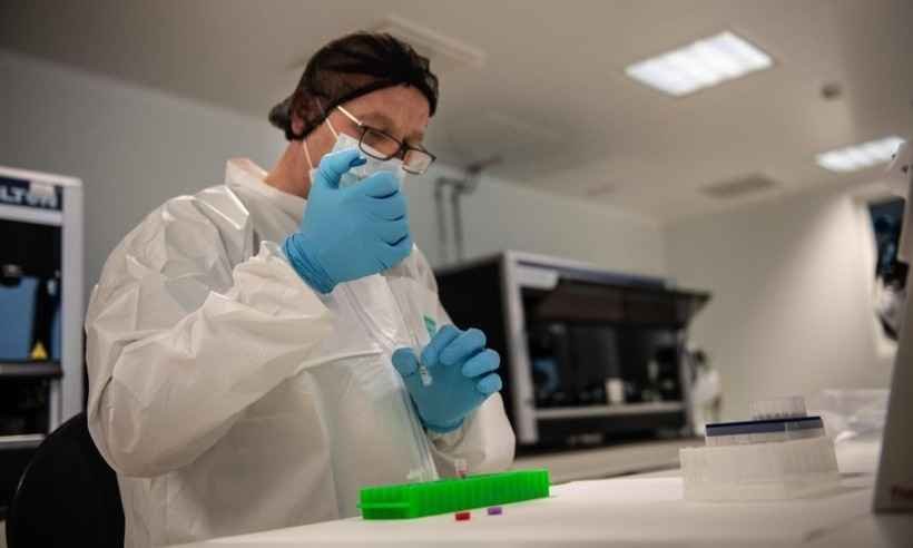 Mutirão para coleta de DNA de familiares ajuda nas buscas a desaparecidos - MARTIN BUREAU/AFP