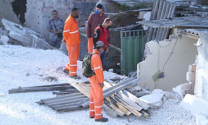 Defesa Civil faz nova vistoria em casas atingidas por carreta no Anel  - Edésio Ferreira/EM/DA Press