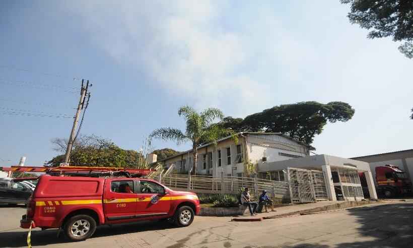 Incêndio em galpão de transportadora em Contagem é controlado após 6 horas - Leandro Couri/EM/D.A Press