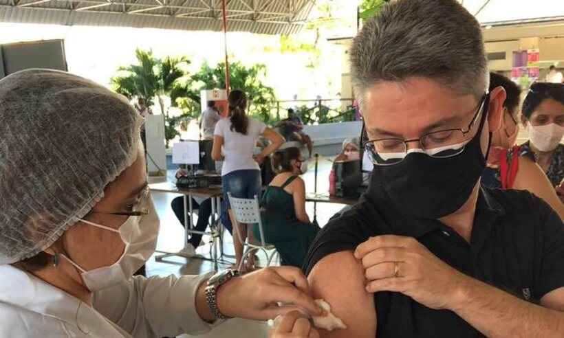  Alessandro Vieira é vacinado contra COVID: 'Não teve CPI, mas tem vacina' - Redes Sociais/Reprodução