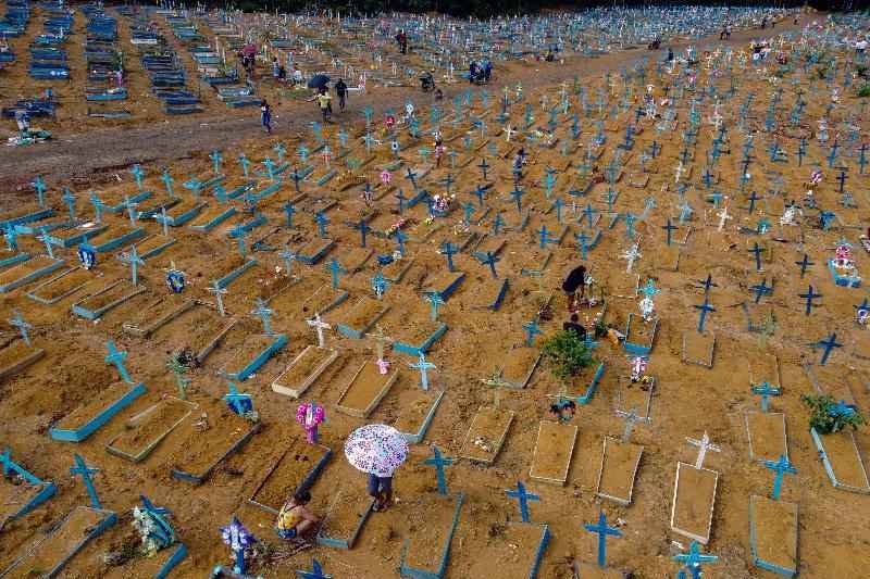 500 mil é símbolo, mas bastaria uma morte para responsabilizar Bolsonaro - Michael DANTAS/AFP