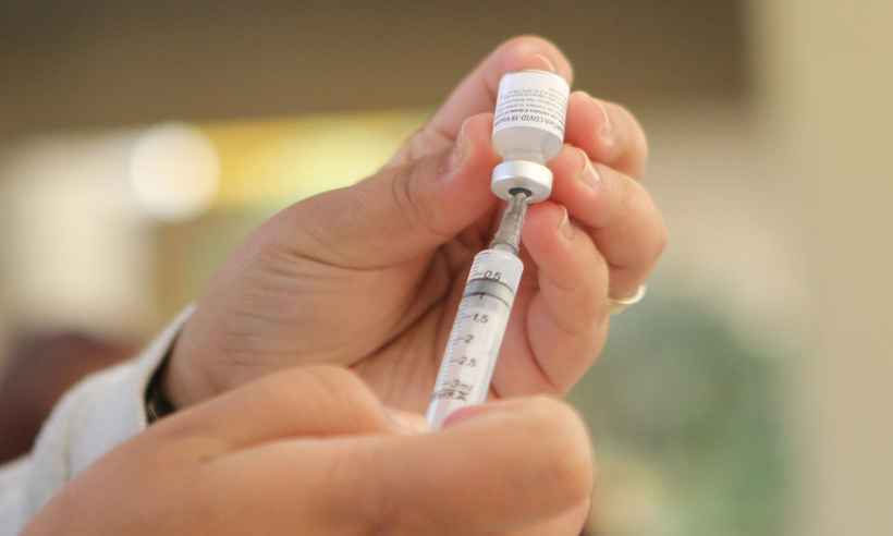 COVID-19: capitais suspendem 1ª dose da vacina por falta de imunizantes - Edesio Ferreira/EM/D.A Press
