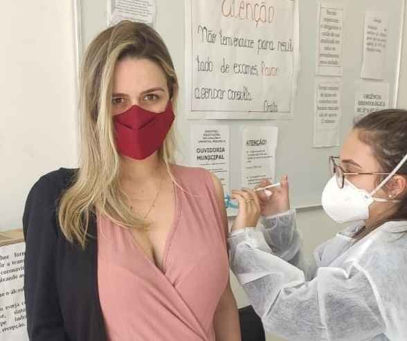 COVID-19: Varginha começa a vacinar lactantes e homens de 57 anos - Camila Mendes/divulgação