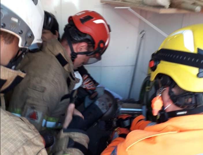 Bombeiros resgatam mulher que ficou com a mão presa em moedor de cana - CBMMG/Divulgação