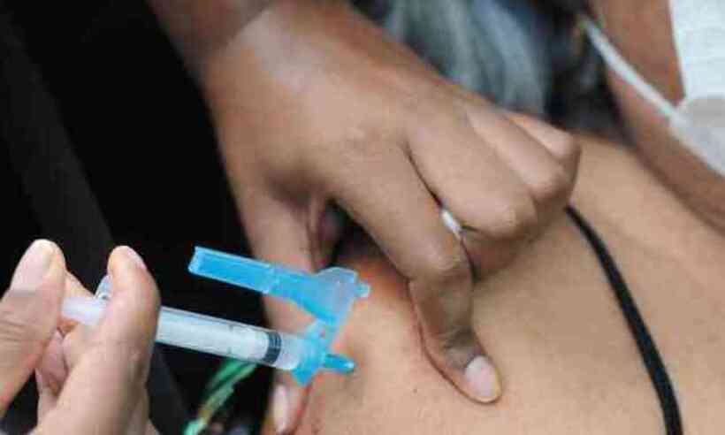 COVID: BH antecipa 2ª dose de trabalhadores da saúde de 50 anos e mais - Leandro Couri/EM/DA Press