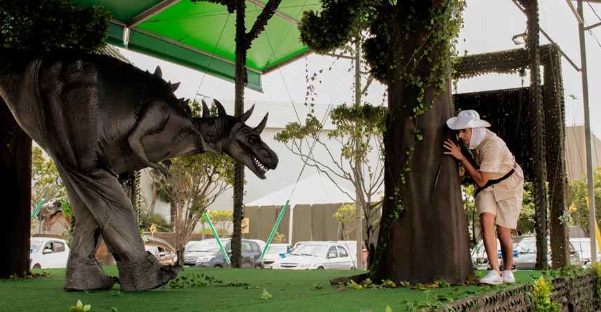 Dinossauros invadem o estacionamento do Mineirão - Camila Cara/divulgação