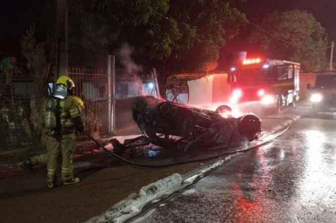 Homem morre após ser ejetado de carro em acidente no Distrito Federal - CBMDF/Divulgação