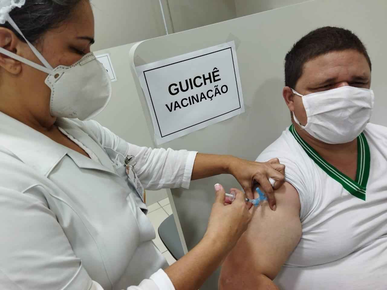 COVID-19: Betim começa a vacinar pessoas de 52 a 54 anos - Prefeitura de Betim/Divulgação