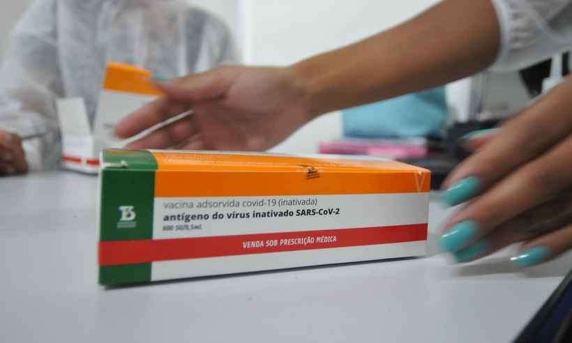 Paracatu começará a vacinar pessoas com 49 anos - Alexandre Guzanshe/EM/D.A Press
