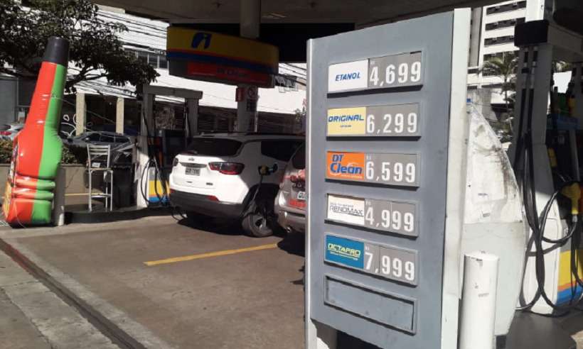 Preço do litro de gasolina já passa de R$ 6 nos postos de BH - Jair Amaral/EM/D.A Press