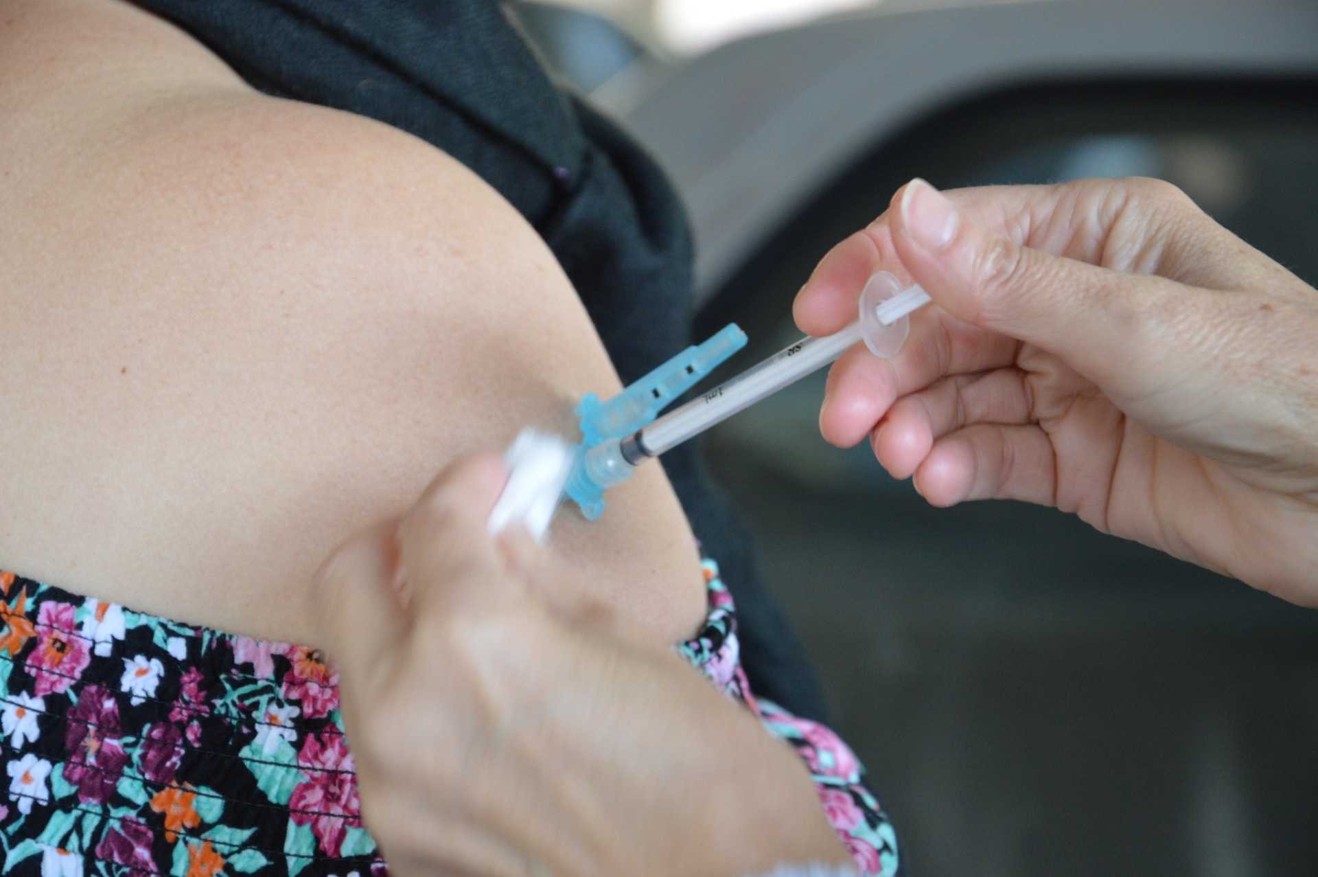 COVID: Contagem vacina nesta sexta-feira maiores de 45 anos; veja onde - Prefeitura de Contagem/Divulgação