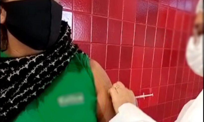 Enfermeira não aplica vacina e é afastada da função no Paraná; veja vídeo   - Reprodução redes sociais 