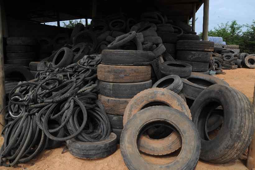 Nove cidades recolhem 115 toneladas de pneus velhos no Sudoeste Mineiro - Leandro Couri/EM/D.A Press - 18/2/16