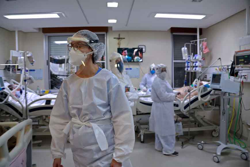 Brasil tem 'trégua' na escalada do coronavírus - Sílvio Ávila/AFP - 10/1/21