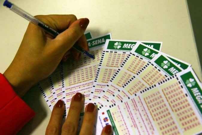 Mega-Sena acumulada deve pagar hoje prêmio de R$ 40 milhões - Marcello Casal JrAgência Brasil