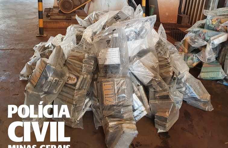 Polícia incinera mais uma tonelada de maconha e cocaína em Patos de Minas - PCMG