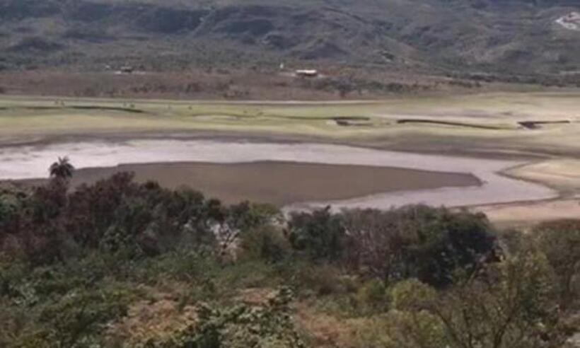 Baixa acelerada no nível da lagoa preocupa moradores de Lapinha da Serra - Associação Comercial Lapinha da Serra/Divulgação