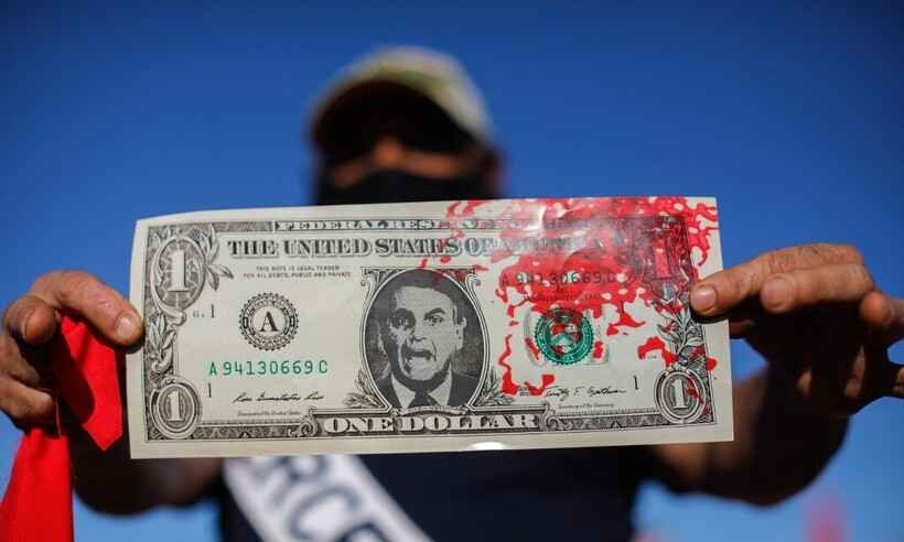 Cagão, Jair 1000% Bolsonaro não ousa desmentir Miranda, e confessa omissão - Sergio LIMA / AFP