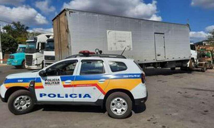 Homem esfaqueia tio e irmão e acaba preso - Polícia Militar/Divulgação