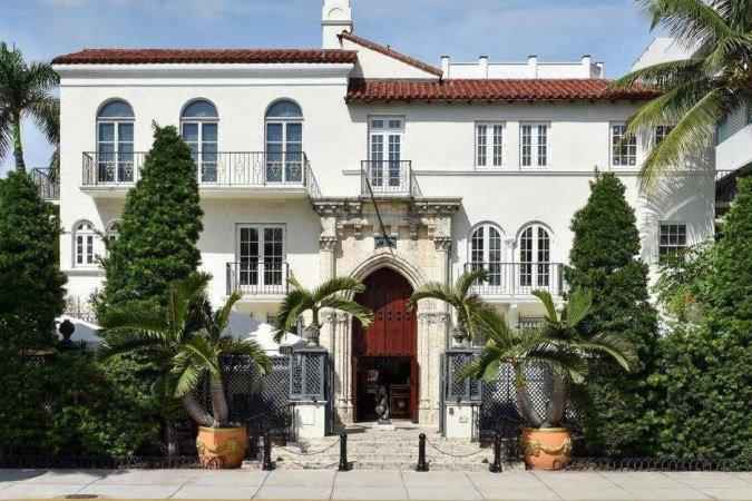 Dois homens são encontrados mortos na mansão do estilista Gianni Versace - Miami Beach/Reprodução