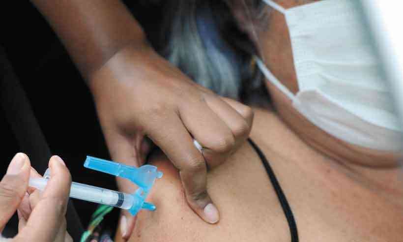 Veja onde idosos com 60 anos devem tomar 2ª dose em BH neste sábado (17/7) - Leandro Couri/EM/DA Press