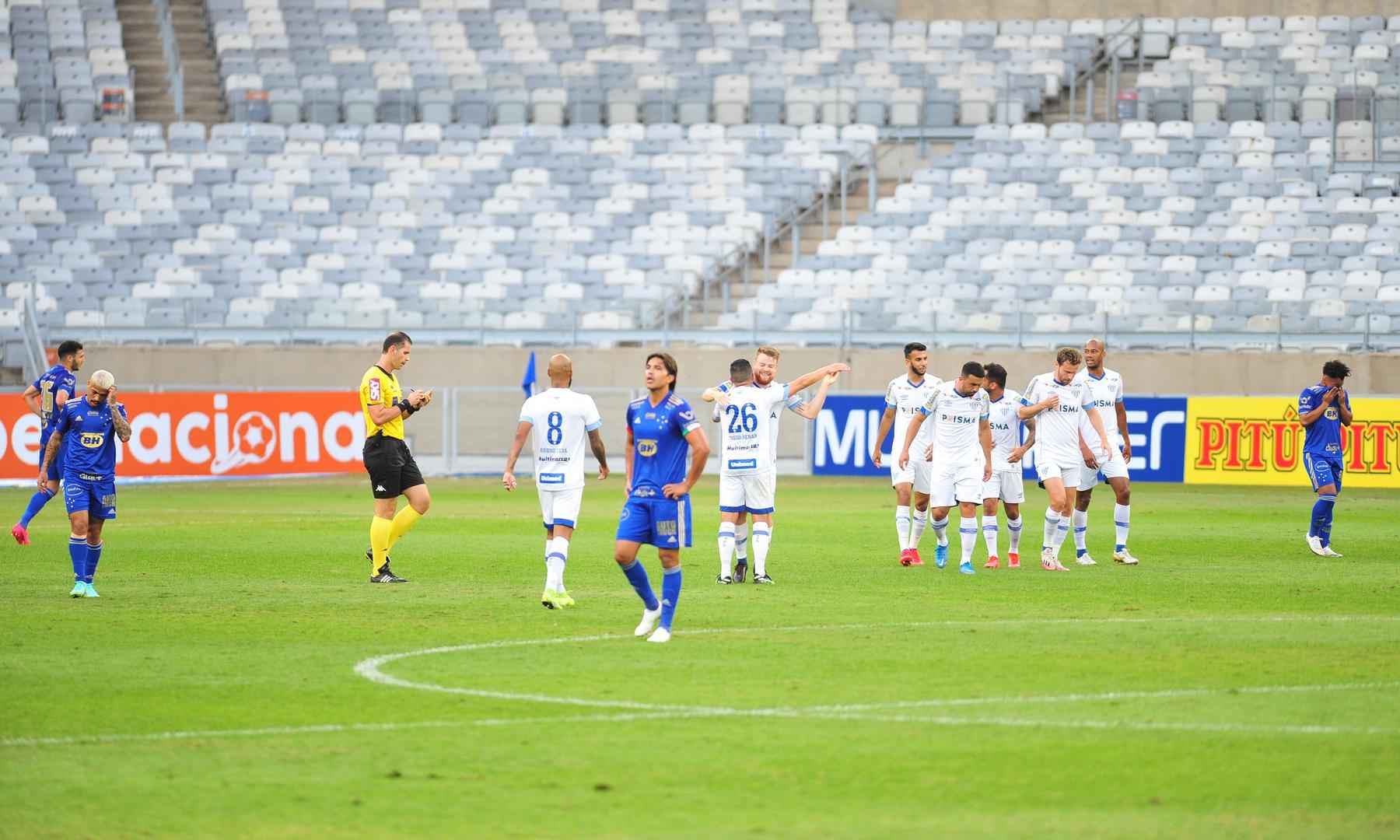 Cruzeiro dá vexame e é goleado no Mineirão - Ramon Lisboa/EM/D.A Press