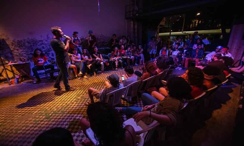 Guia de slams: livro reúne história das batalhas de poesia na Grande BH - Pablo Bernardo/Divulgação