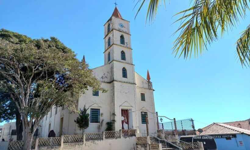 Em Fortaleza de Minas, decreto proíbe velório em casa - Mateus Freitas