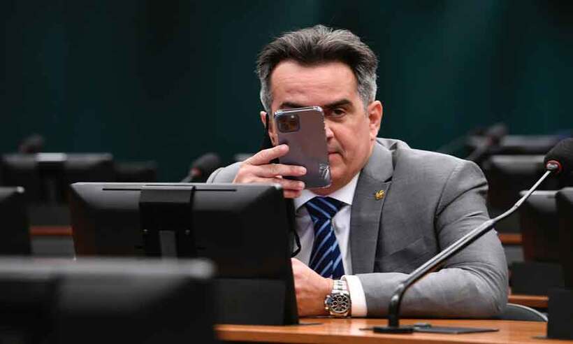 Com temor de perder mais apoio, Bolsonaro apela a cacique do Centrão - Edilson Rodrigues/Agência Senado - 10/3/21