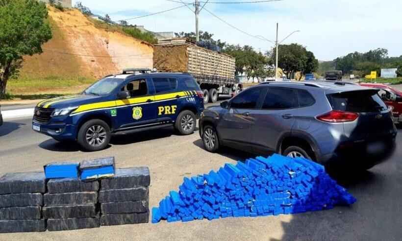 PRF prende homem com 620kg de maconha em carro com placas clonadas - PRF/Divulgação