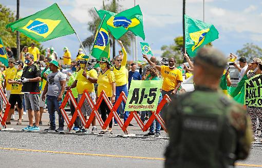 Bolsonaro diz que ''não é justo punir'' pessoas que pedem volta do AI-5 - Sergio Lima/AFP - 19/4/20