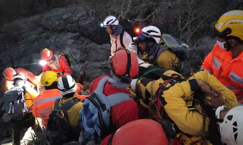 Explorador de cavernas é resgatado após pedra se soltar e atingi-lo - Corpo de Bombeiros/Divulgação