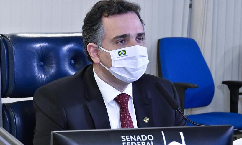 Pacheco cumprimenta Ciro Nogueira e deseja 'boa sorte' na Casa Civil - Waldemir Barreto/Agência Senado