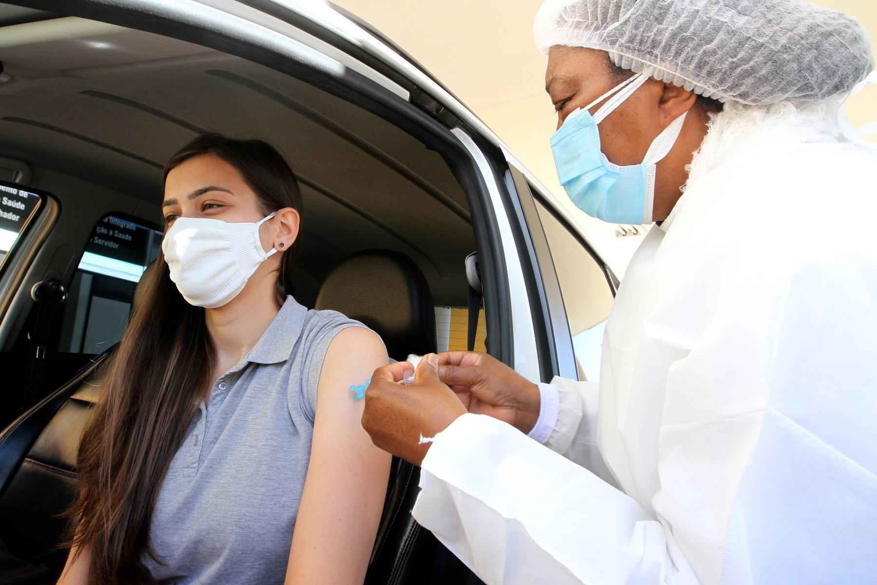 COVID: Brasil tem 46,38% da população vacinada com ao menos uma dose - Jair Amaral/EM/D.A press