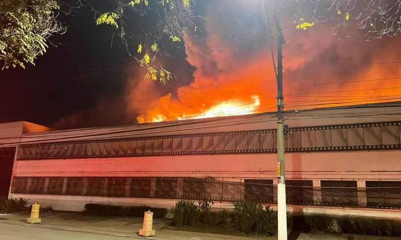Galpão da Cinemateca Brasileira, em São Paulo, pega fogo nesta quinta - Reprodução/Twitter