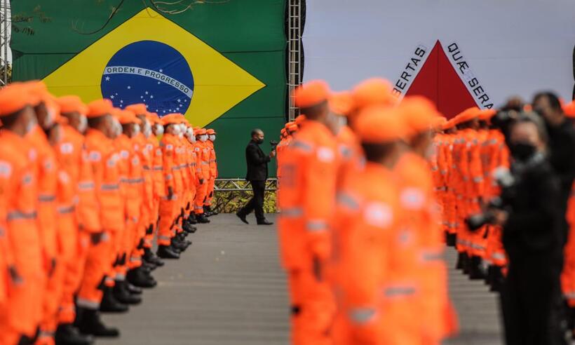 Mulher é destaque na formatura de novos 504 soldados do Corpo de Bombeiros - Leandro Couri/EM/D.A. Press