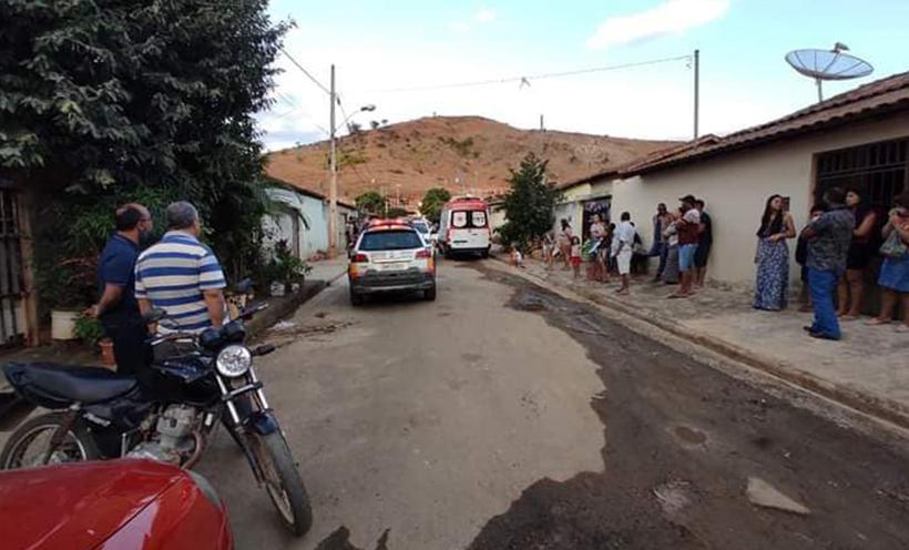 Marido mata a mulher e fica esperando a chegada da polícia, em Mantena - Reprodução Facebook Roberto Higino