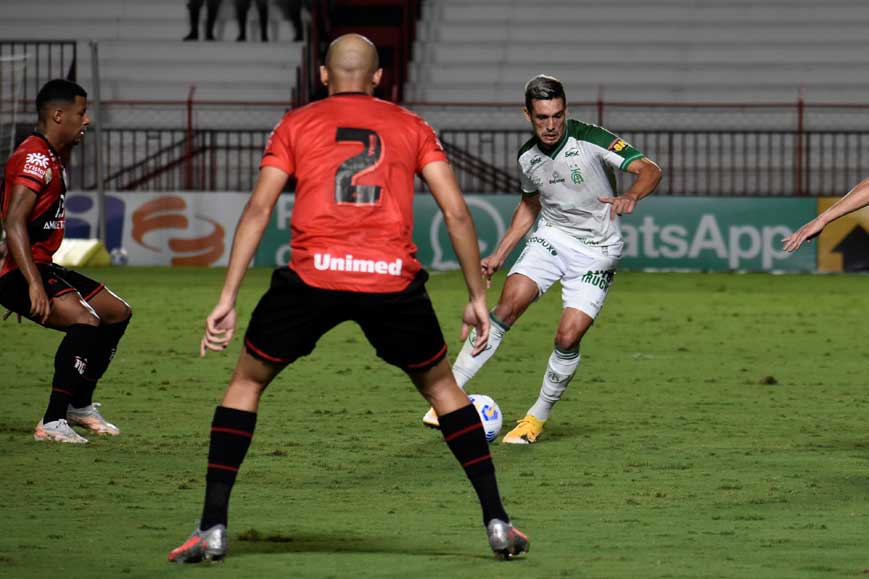 Mesmo com bom jogo, Coelho fica no empate em Goiânia - Marina Almeida/América