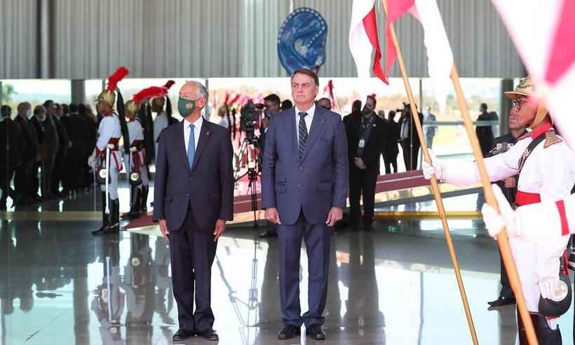 Sem máscara, Bolsonaro recebe visita de presidente de Portugal - Marcos Corrêa/PR