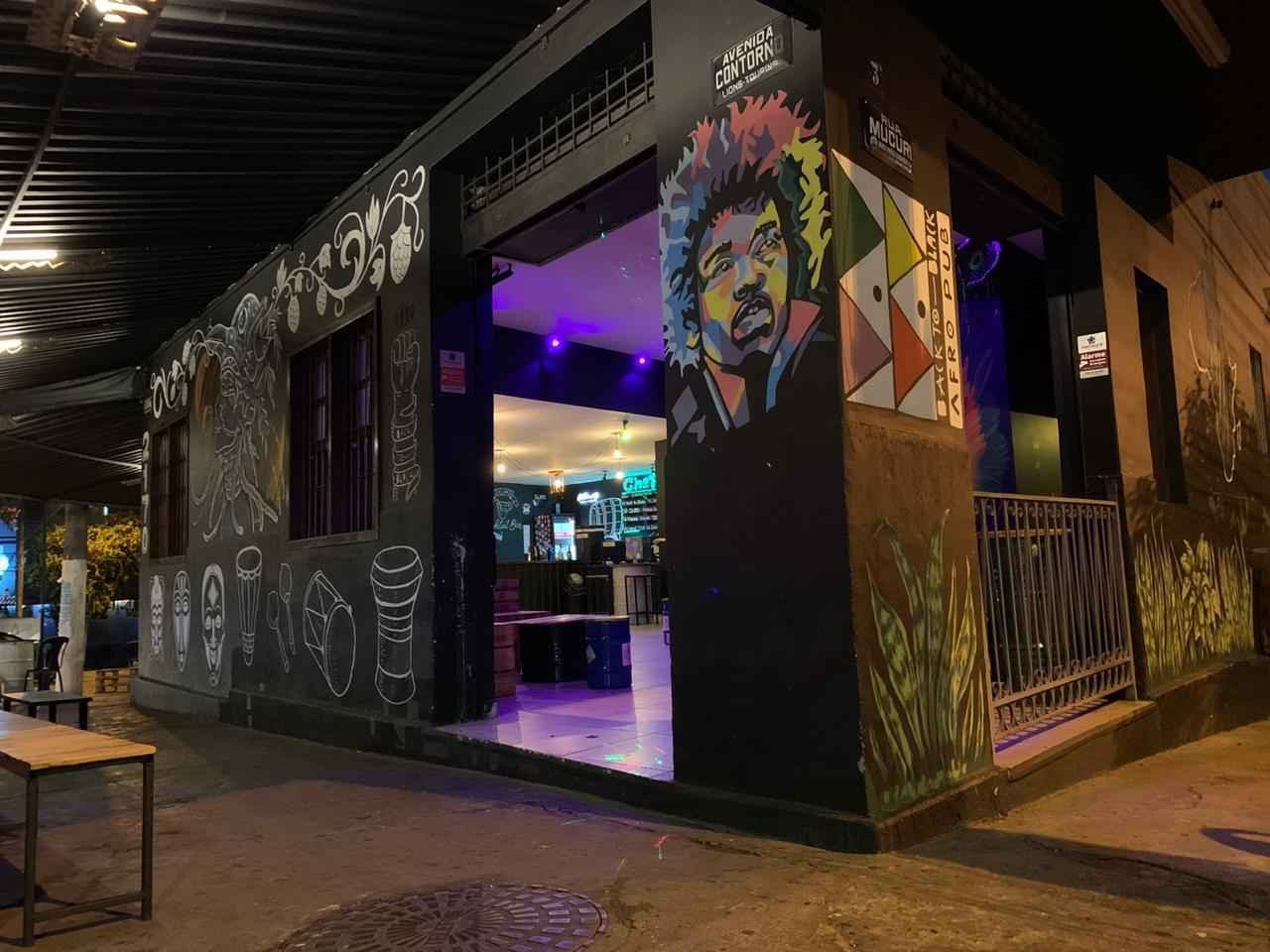 Conheça o Back to Black Afro Pub: um espaço que exalta a cultura negra - Reprodução
