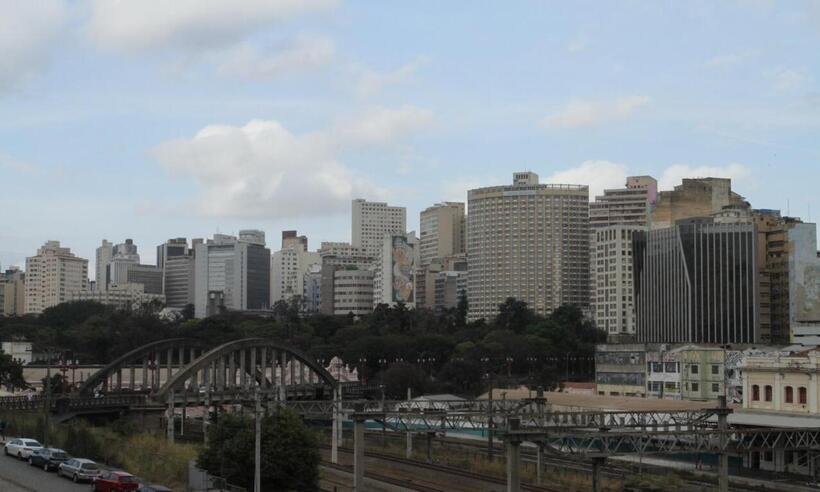 Belo Horizonte deve ter temperaturas acima dos 22°C até o fim de semana - Edesio Ferreira/EM/D.A. Press