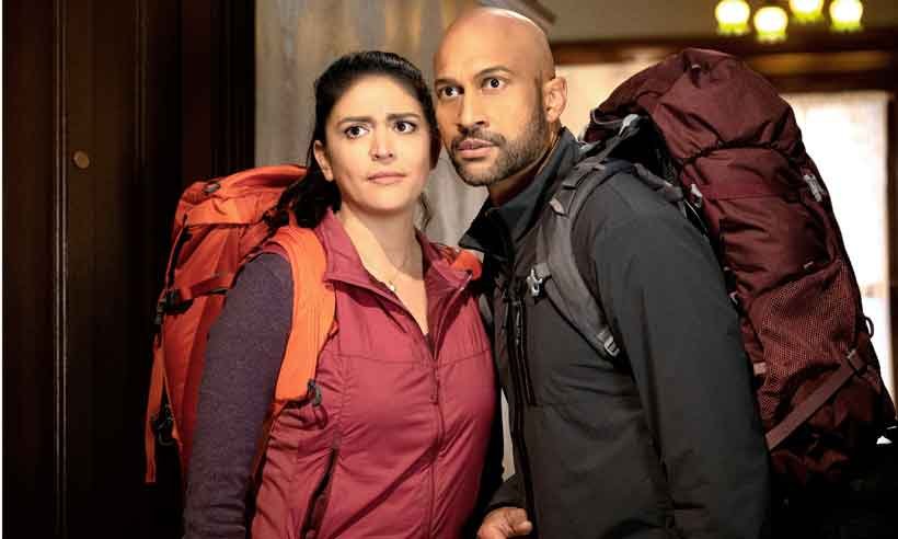 Musical 'Schmigadoon!', da Apple +, veste figurino de século 21 - Apple TV /divulgação