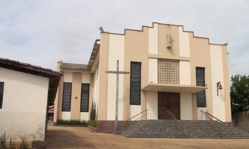 Ladrões roubam R$ 90 mil e fazem padre refém em Patos de Minas - Reprodução/Nossa Senhora das Dores