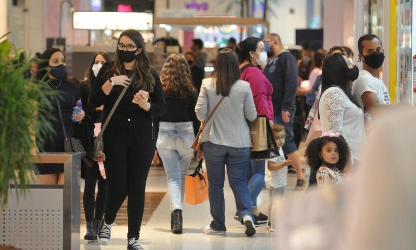 Véspera do Dia dos Pais tem lojas e shoppings cheios em BH - Gladyston Rodrigues/EM/D.A press
