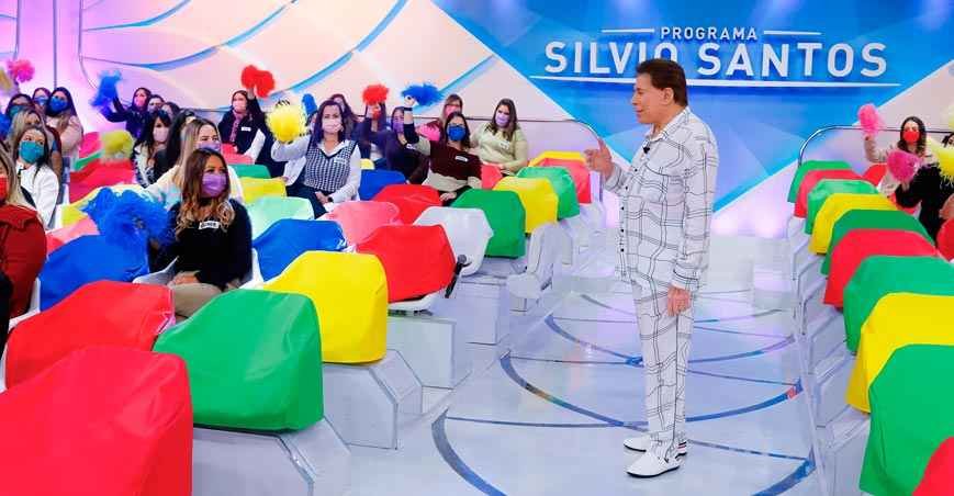 Silvio Santos de pijama? Dono do Baú surpreende plateia com roupa de dormir - Lourival Ribeiro/SBT