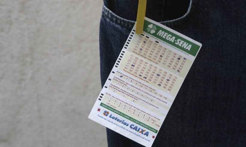 Mega-Sena acumula e pode pagar até R$ 65 milhões no próximo sorteio - REUTERS/Nacho Doce
